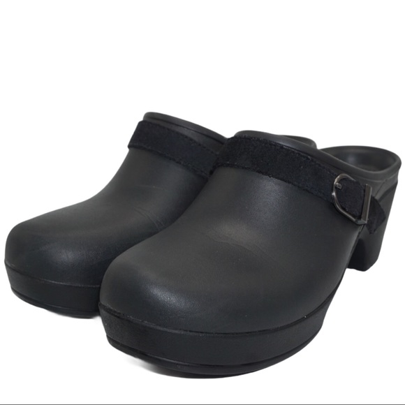 black crocs women's size 6